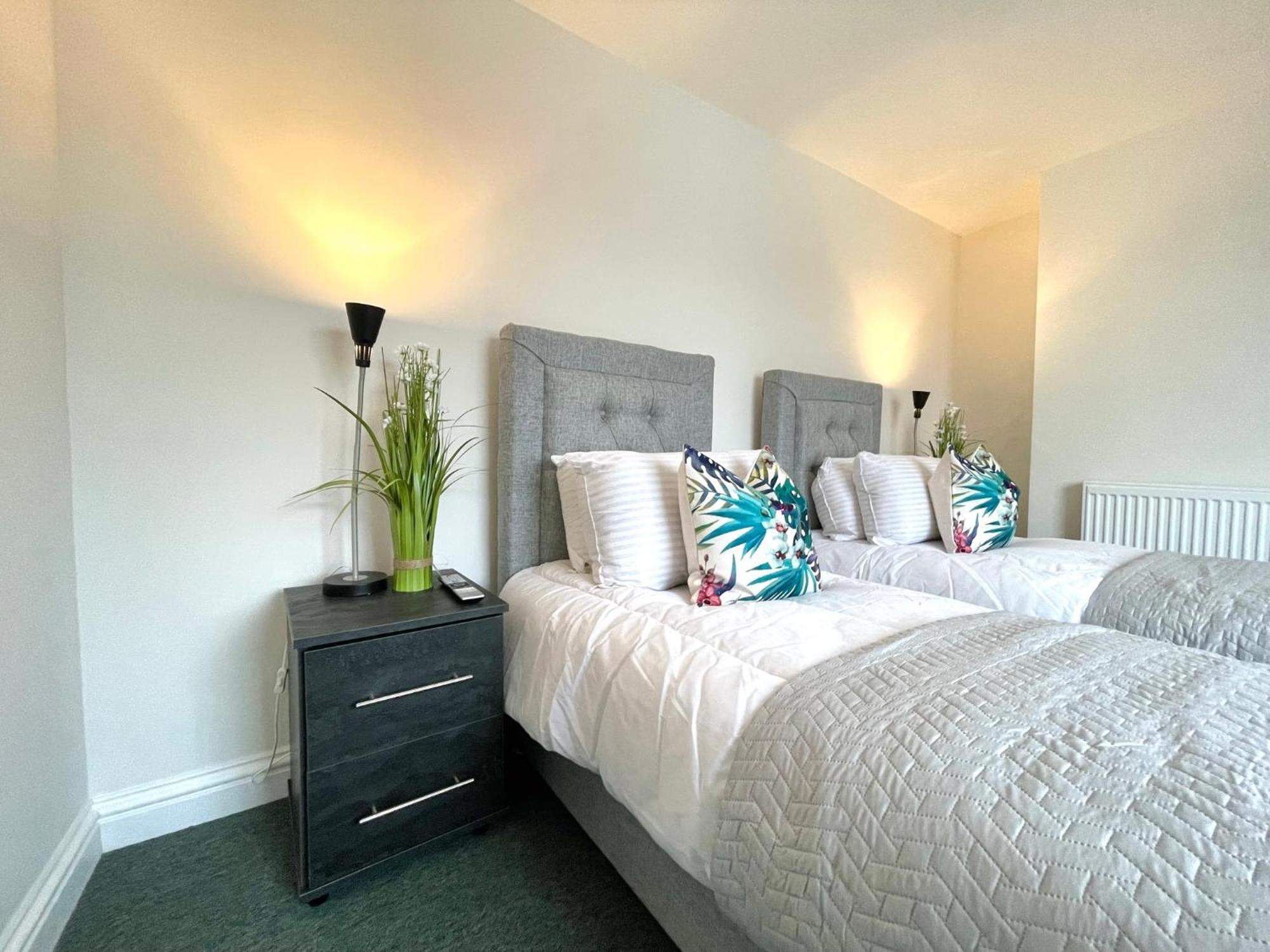 2 Bedroom Apartments Stopoverz Bristol Eksteriør bilde